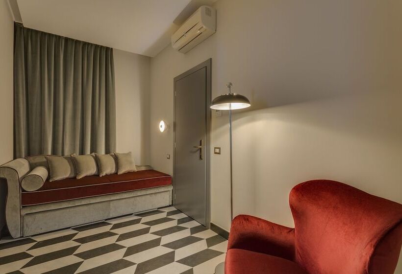 اتاق استاندارد سه نفره, Otivm