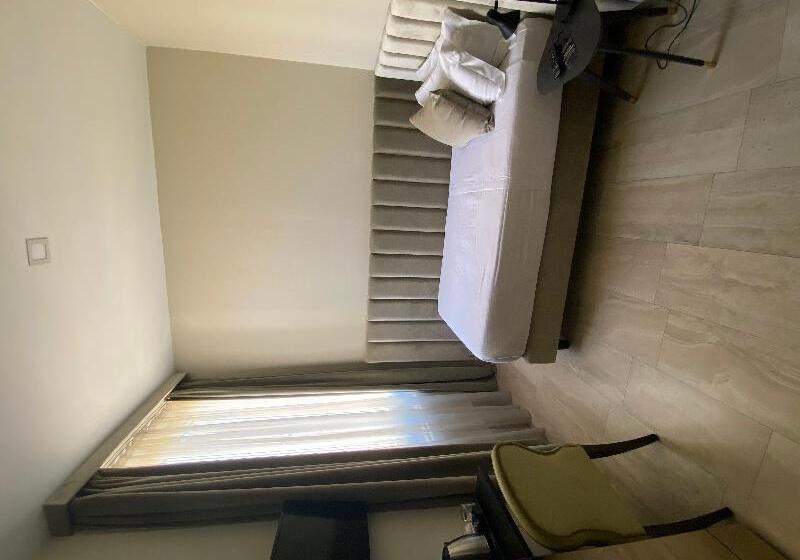 اتاق استاندارد یک نفره, Otivm