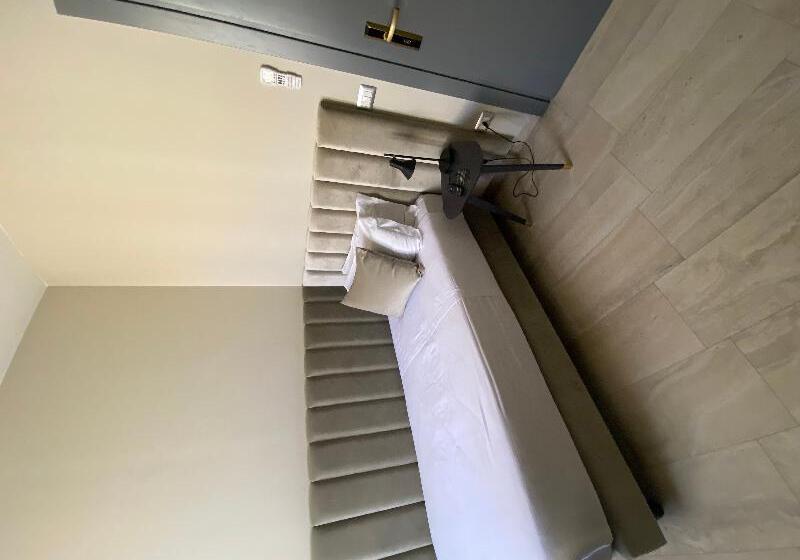 اتاق استاندارد یک نفره, Otivm