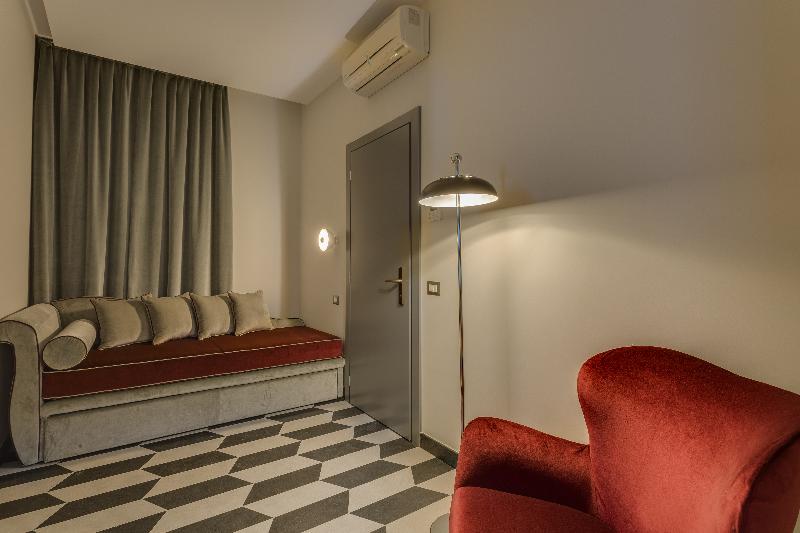 اتاق استاندارد چهار تخته, Otivm