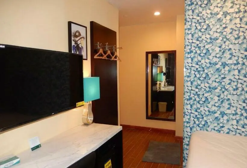 اتاق استاندارد با تخت بزرگ, Quality Inn Near Sunset Park