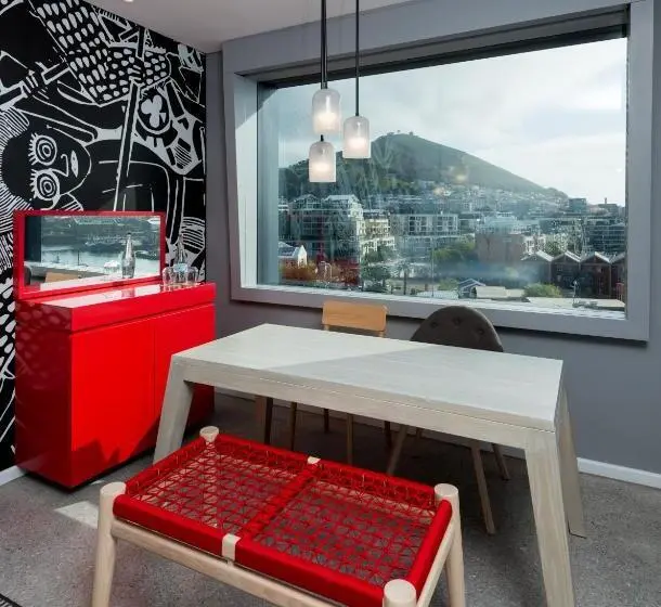 山の見えるスーペリアルーム, Radisson Red Hotel V&a Waterfront Cape Town