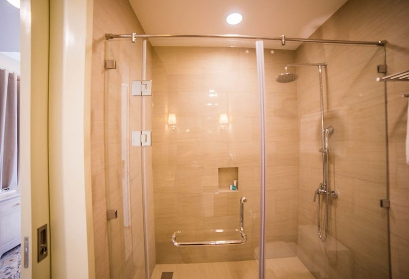 اتاق لوکس, Rizal Park