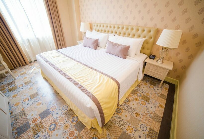 اتاق لوکس, Rizal Park