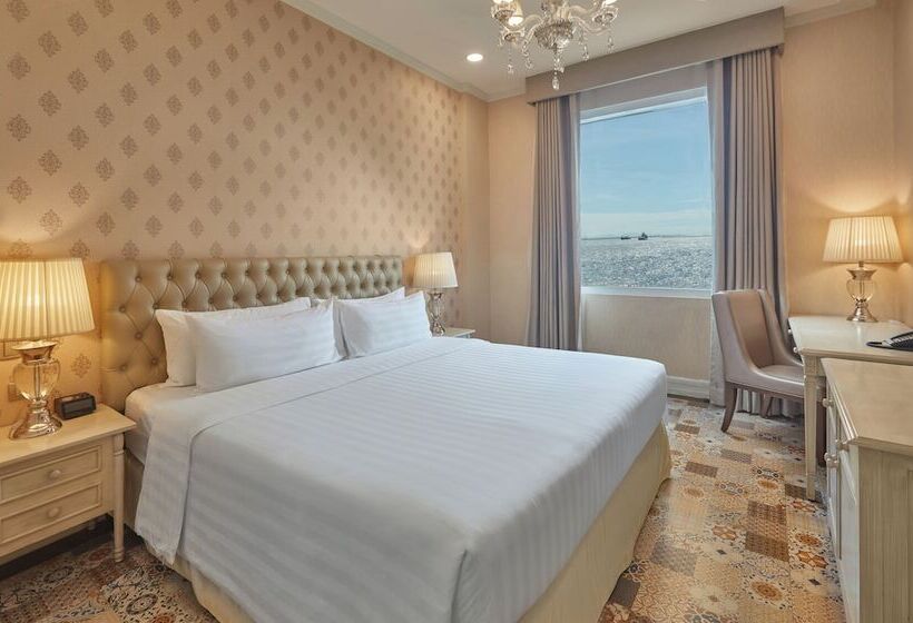 اتاق لوکس, Rizal Park