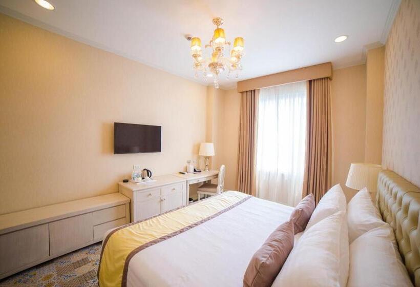 اتاق لوکس با تخت بزرگ, Rizal Park