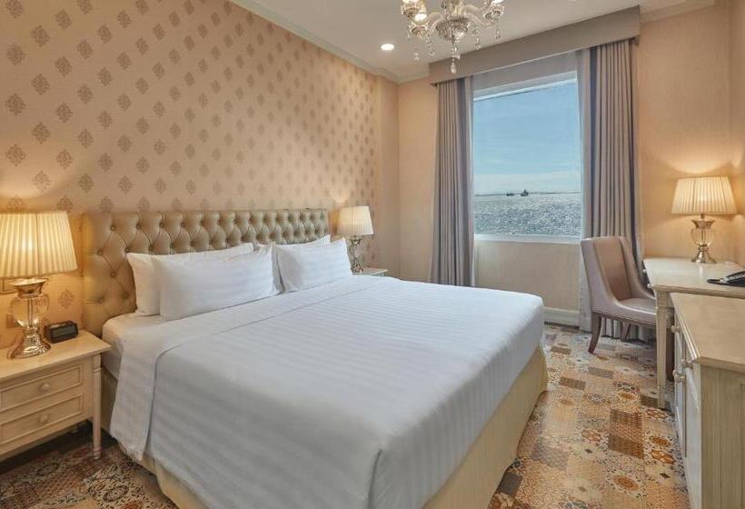 اتاق لوکس با تخت بزرگ, Rizal Park