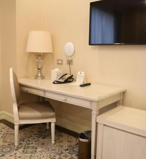 Club Room King Bed, Rizal Park