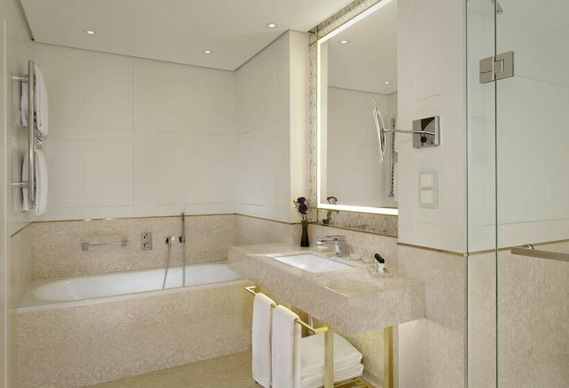 اتاق لوکس, The Alexander, A Luxury Collection Hotel, Yerevan