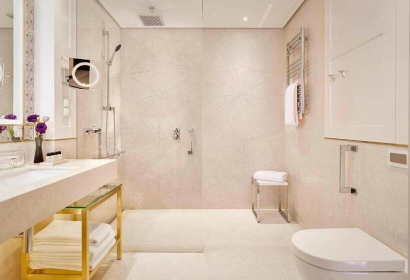 اتاق سوپریور با تخت بزرگ, The Alexander, A Luxury Collection Hotel, Yerevan