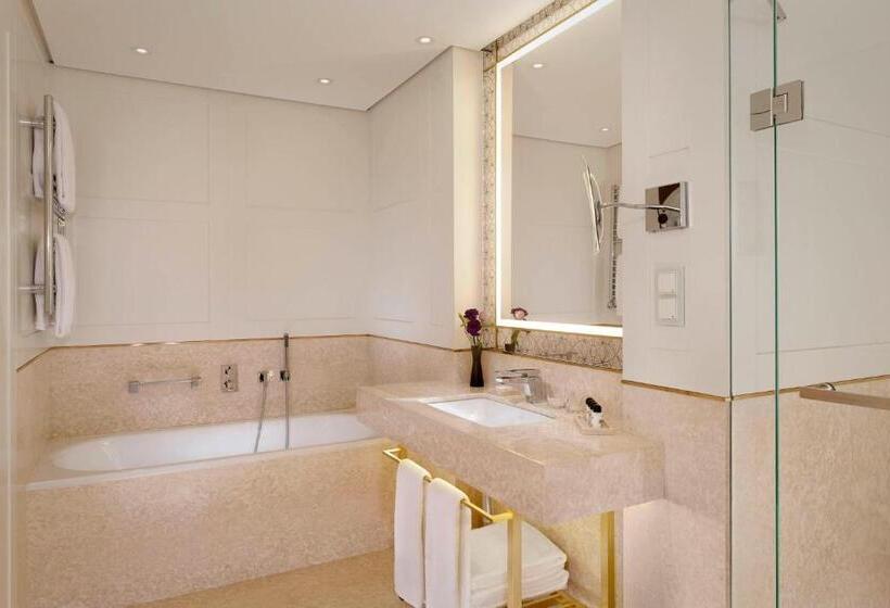 اتاق لوکس, The Alexander, A Luxury Collection Hotel, Yerevan