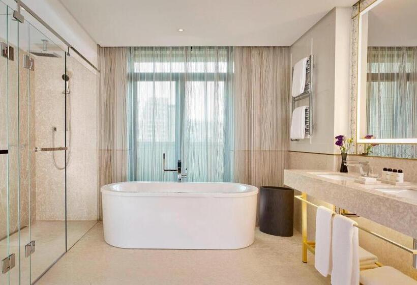 스위트 킹사이즈 침대, The Alexander, A Luxury Collection Hotel, Yerevan