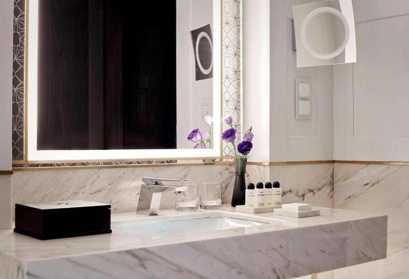 سوئیت جونیور با تخت بزرگ, The Alexander, A Luxury Collection Hotel, Yerevan