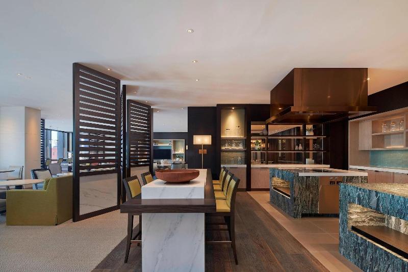 Номер Клуб, The Westin Perth