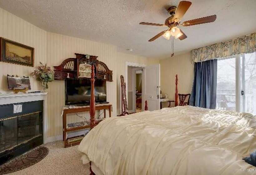 جناح مزوَّد بشرفة, Heathwood Inn