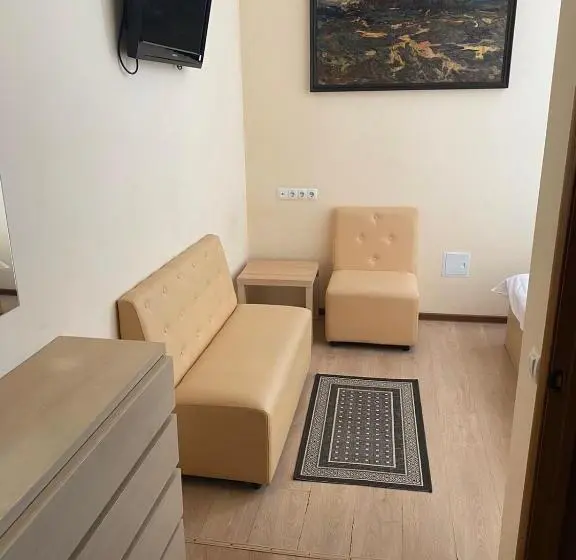 اتاق اکونومی, Heart Kyiv Apart