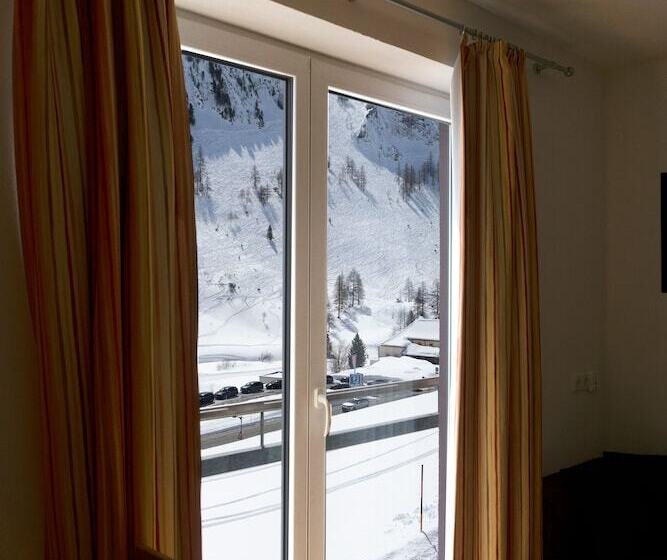 جناح عائلي, Laaxerhof