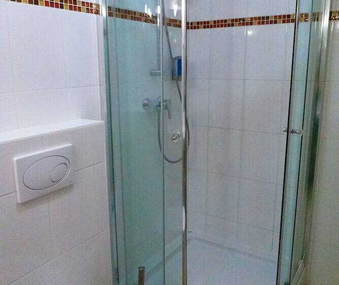 جناح عائلي, Laaxerhof