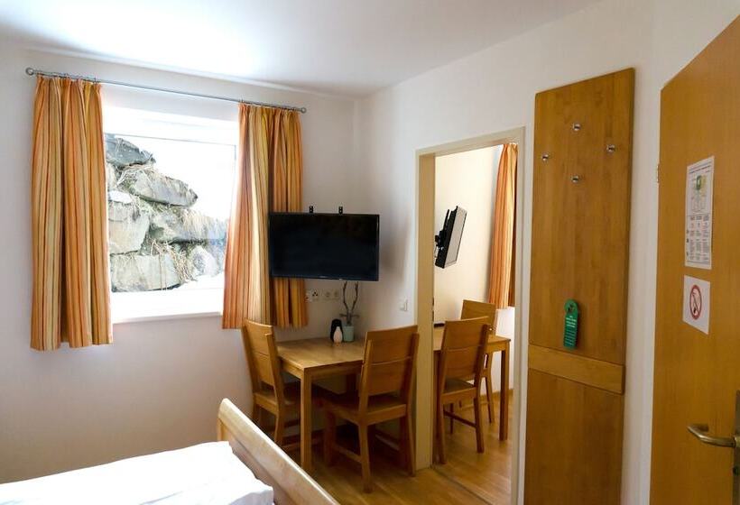 جناح عائلي, Laaxerhof