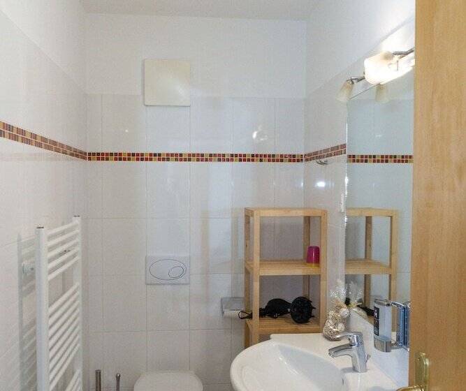 شقة غرفة واحدة, Laaxerhof