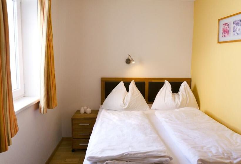 جناح عائلي, Laaxerhof