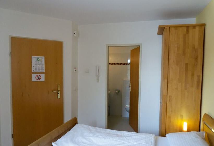 جناح عائلي, Laaxerhof