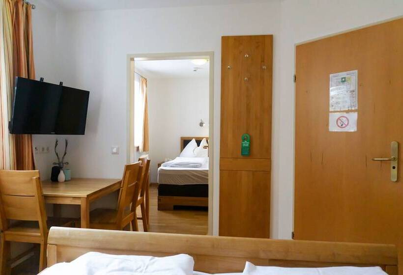 جناح عائلي, Laaxerhof