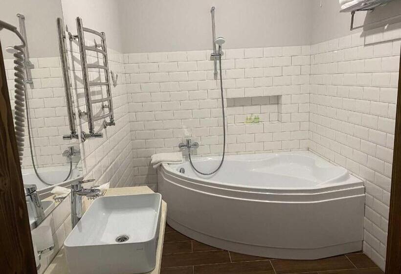 سوییت با چشم‌انداز کوه, Osonnya Karpaty Resort Medical & Spa