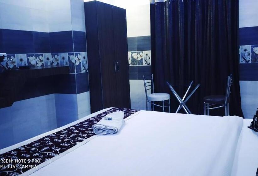 Chambre Familiale, Ravi Agra