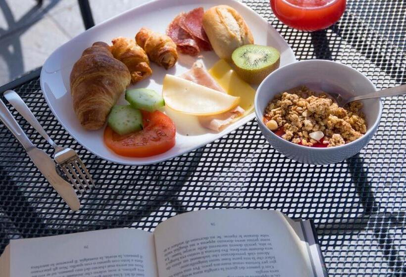 חדר סטנדרט לשלושה עם מרפסת, Rossovino Como