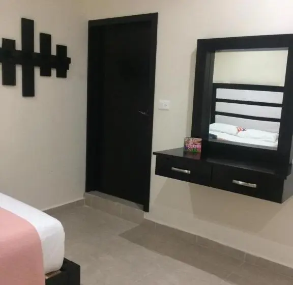 اتاق استاندارد چهار تخته, Sevilla Palenque
