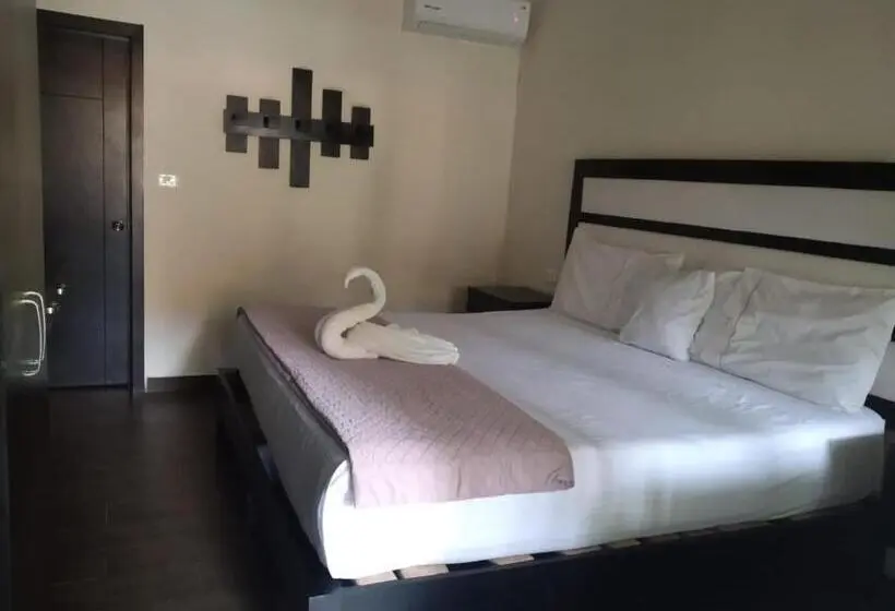 اتاق لوکس با تخت بزرگ, Sevilla Palenque