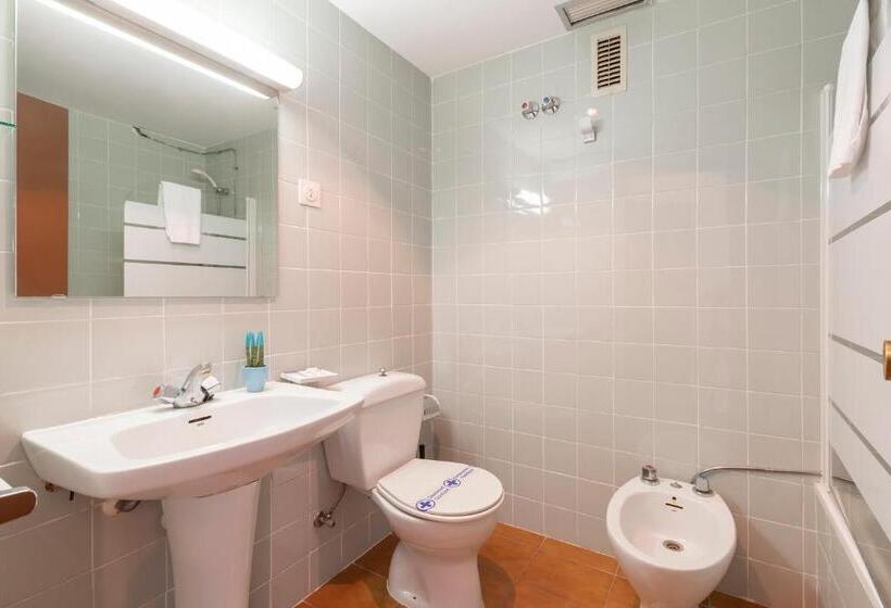 חדר סטנדרט לשלושה, Sierra De Arcos