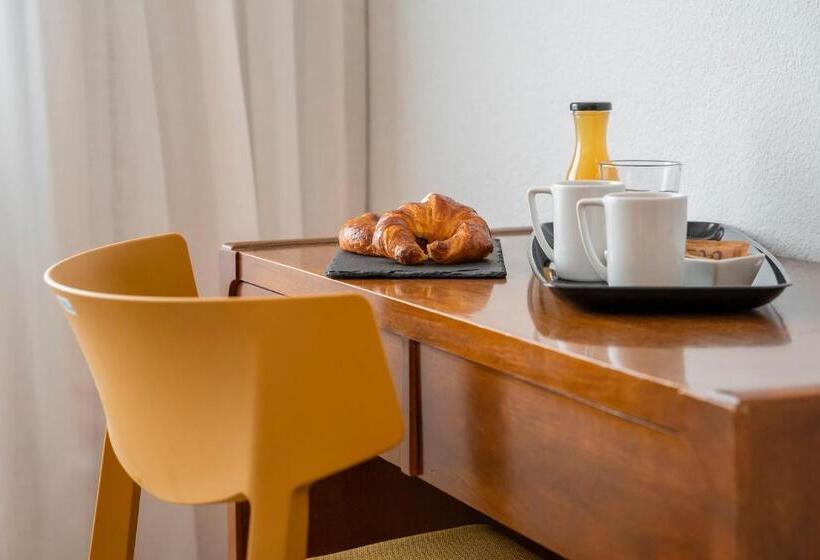 חדר סטנדרט לשלושה, Sierra De Arcos