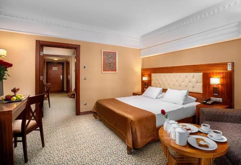 Perhehuone, Bera Hotel Alanya