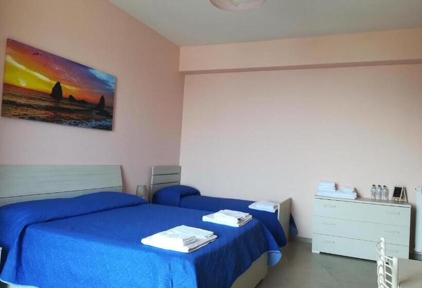 Quarto Triplo Deluxe Vista Mar, B&b La Spiaggetta Di Stazzo