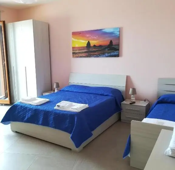 Deluxe Kolmen Hengen Huone Merinäkymä, B&b La Spiaggetta Di Stazzo