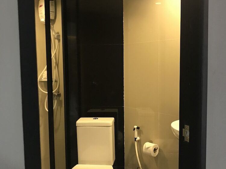 חדר סטנדרט לשלושה, Chantra