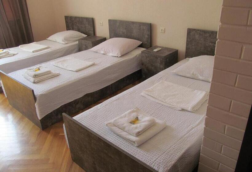 اتاق استاندارد سه نفره, Classic