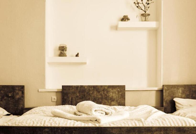 اتاق استاندارد چهار تخته, Classic