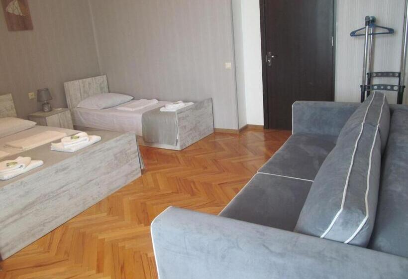 اتاق استاندارد سه نفره, Classic