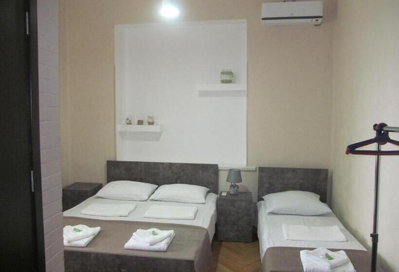 اتاق استاندارد سه نفره, Classic