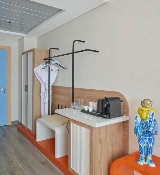 اتاق استاندارد با چشم‌انداز استخر, Hyatt Centric Cairo West