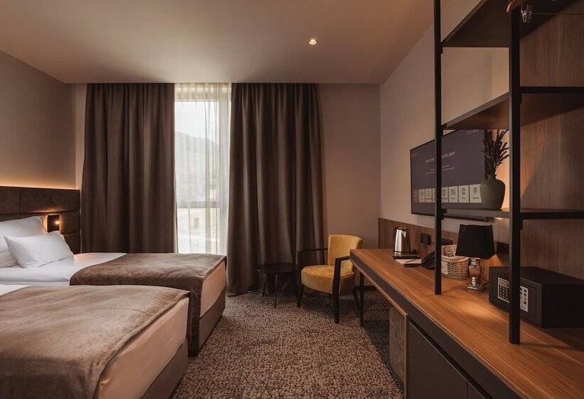 اتاق سوپریور, Grof