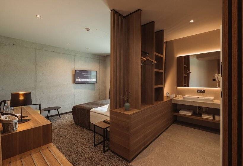 اتاق لوکس با بالکن, Grof