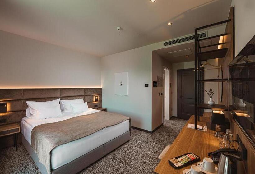 اتاق سوپریور با تخت بزرگ, Grof