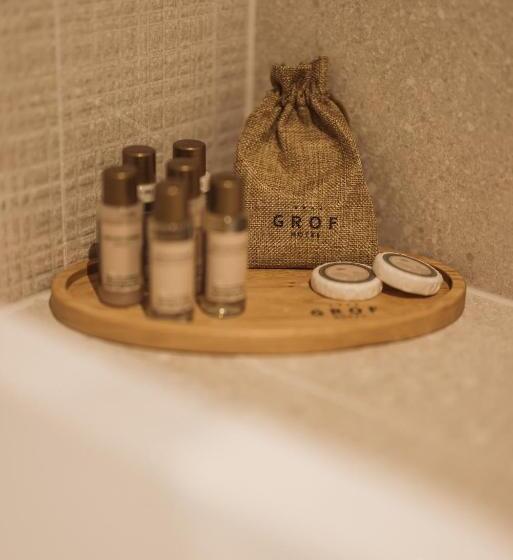 اتاق سوپریور با تخت بزرگ, Grof