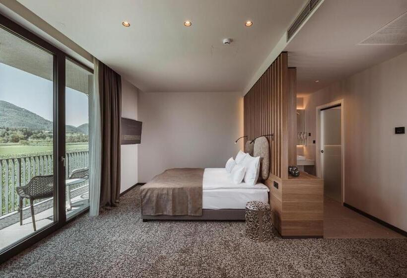 اتاق خانوادگی, Grof