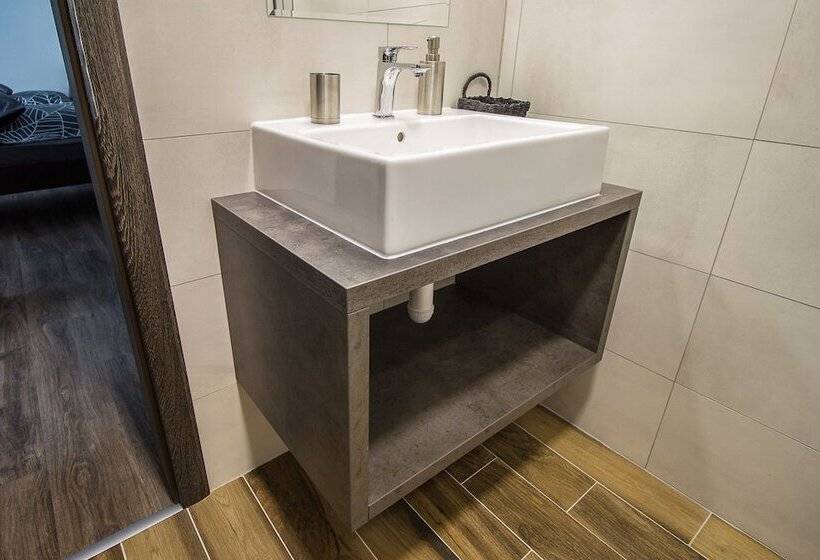 اتاق استاندارد, 63