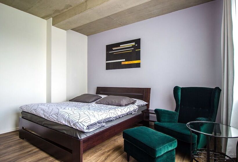 اتاق استاندارد سه نفره, 63